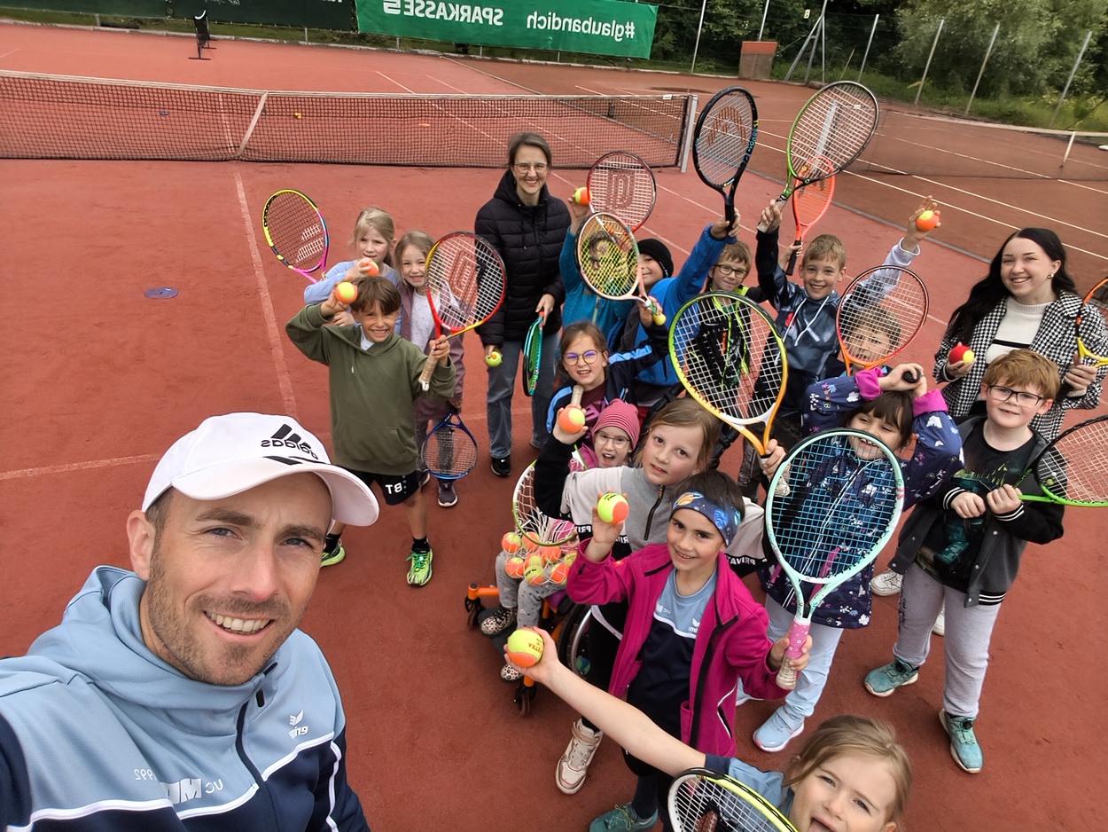 Tennis im Unterricht – 300 Kinder auf dem Platz!